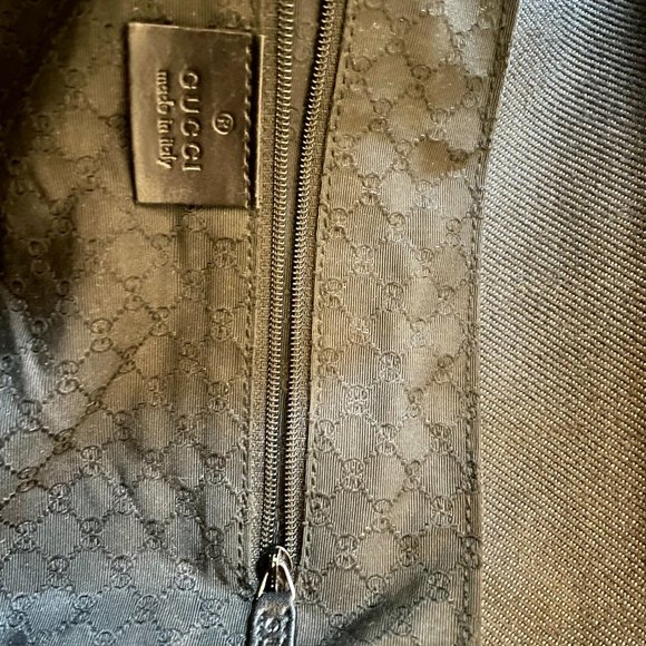 Pristine GUCCI Messenger Bag - Picture 10 of 13